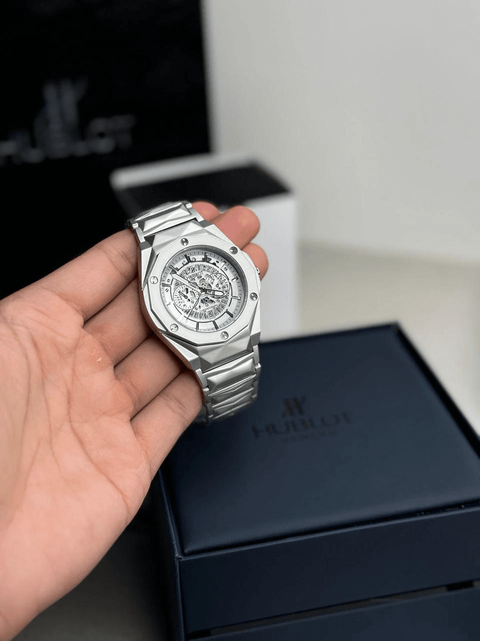Men’s Luxury Chronograph Watch – Stainless Steel Case with Textured Silicone Strap